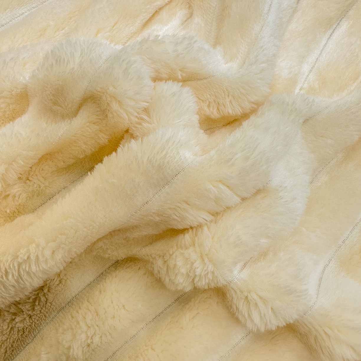 91家纺网 家纺一手货源 找家纺 （总）眠势力 2025新款高克重毛毯抽条兔毛绒毯子多功能小球球加厚雪球盖毯