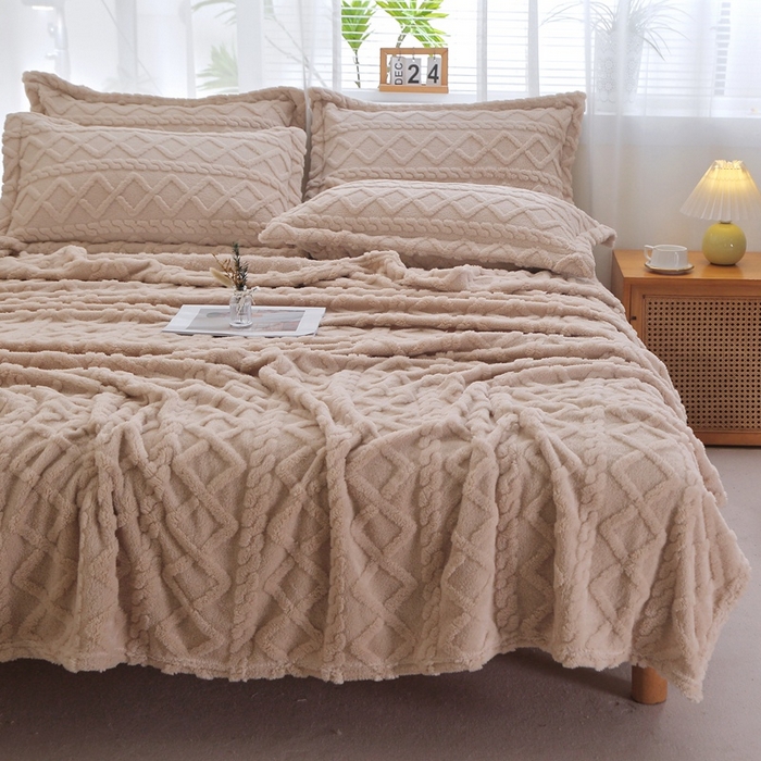 91家纺网 家纺一手货源 找家纺 栩裕纺织 2025新款双面塔芙绒毛毯家用毯子卷边款 塔夫绒-浅卡其