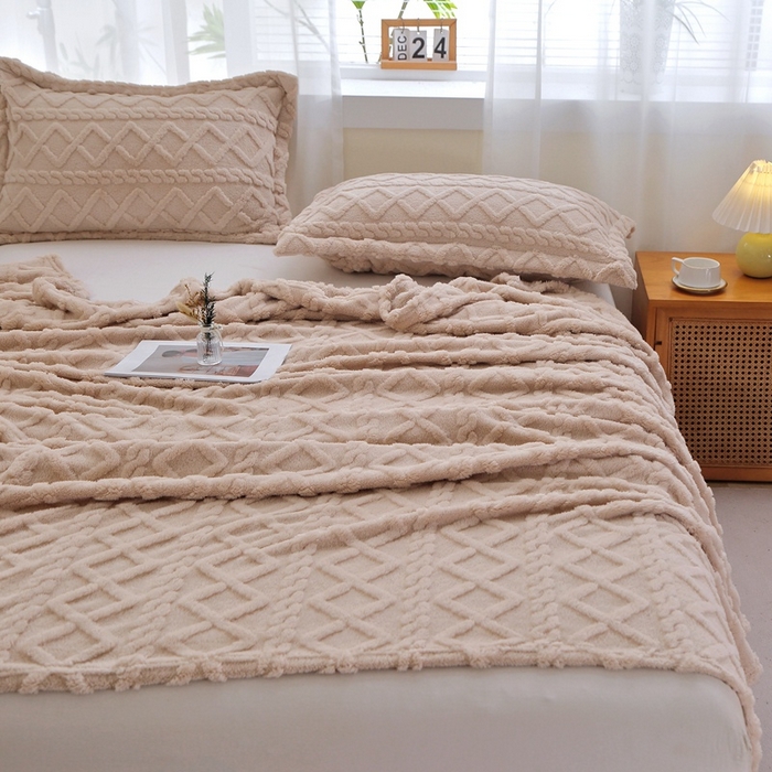 91家纺网 家纺一手货源 找家纺 栩裕纺织 2025新款双面塔芙绒毛毯家用毯子卷边款 塔夫绒-浅卡其