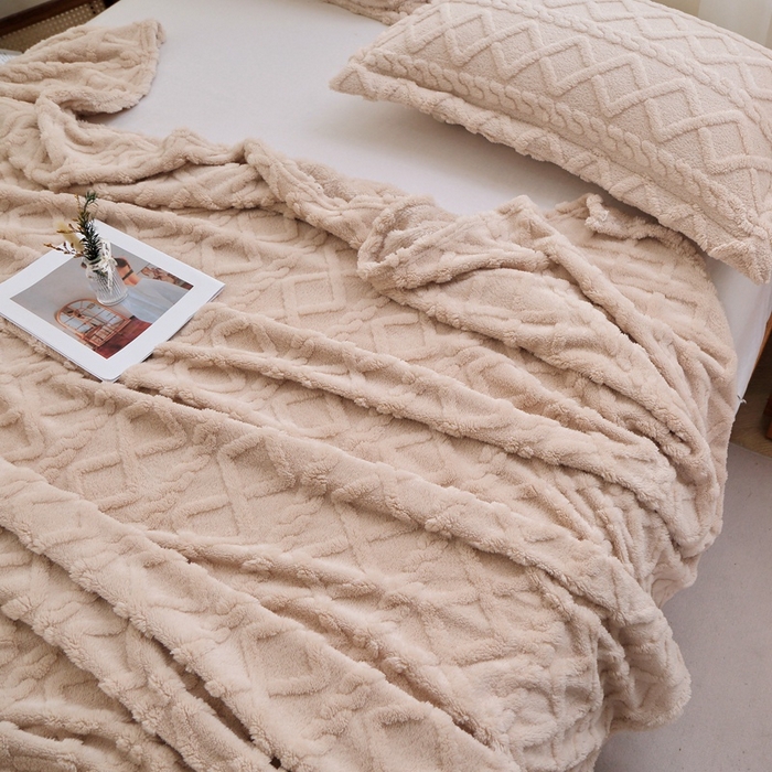 91家纺网 家纺一手货源 找家纺 栩裕纺织 2025新款双面塔芙绒毛毯家用毯子卷边款 塔夫绒-浅卡其