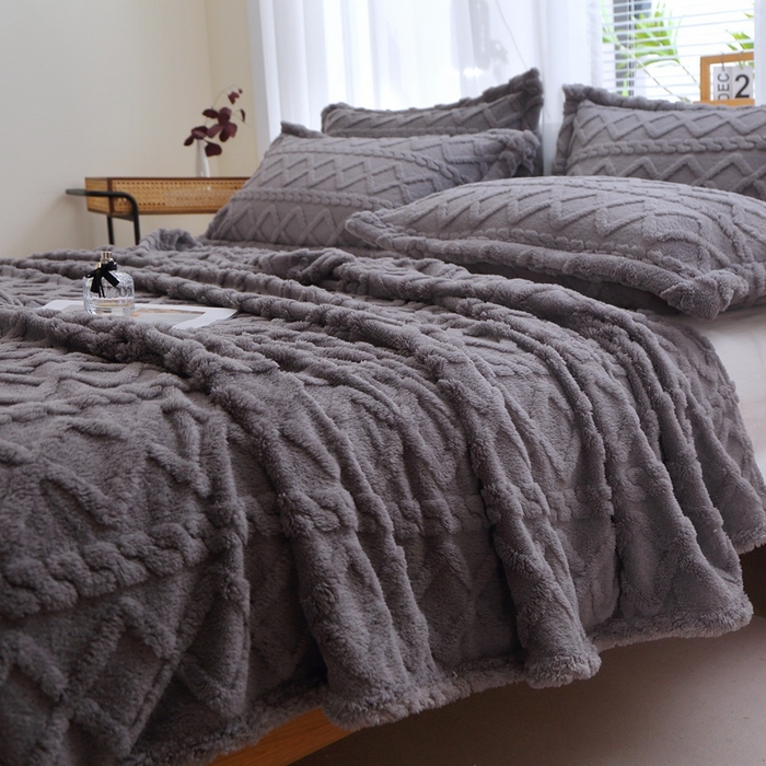 91家纺网 家纺一手货源 找家纺 栩裕纺织 2025新款双面塔芙绒毛毯家用毯子卷边款 塔夫绒-深灰
