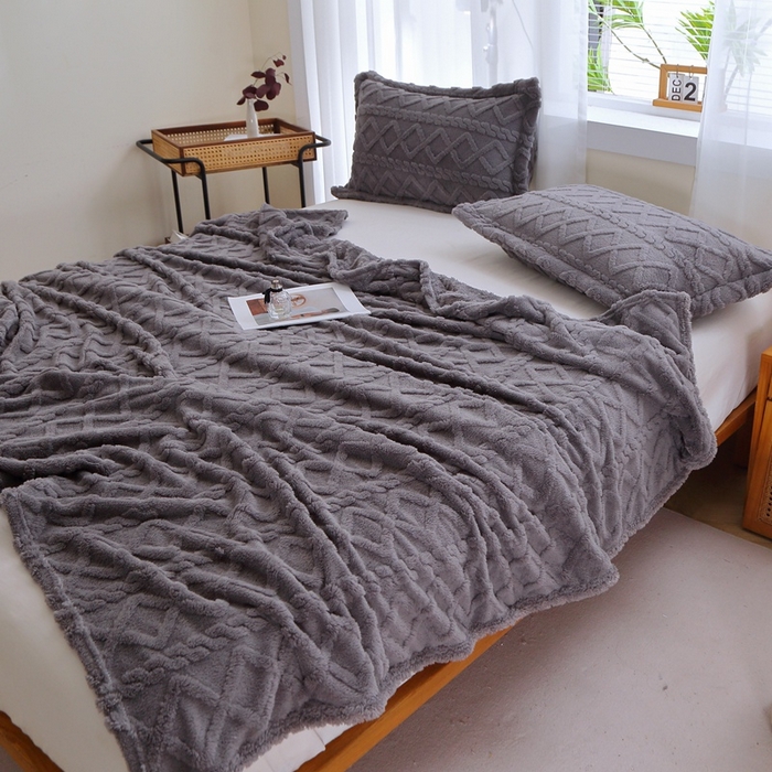 91家纺网 家纺一手货源 找家纺 栩裕纺织 2025新款双面塔芙绒毛毯家用毯子卷边款 塔夫绒-深灰