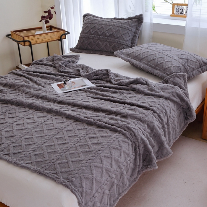 91家纺网 家纺一手货源 找家纺 栩裕纺织 2025新款双面塔芙绒毛毯家用毯子卷边款 塔夫绒-深灰