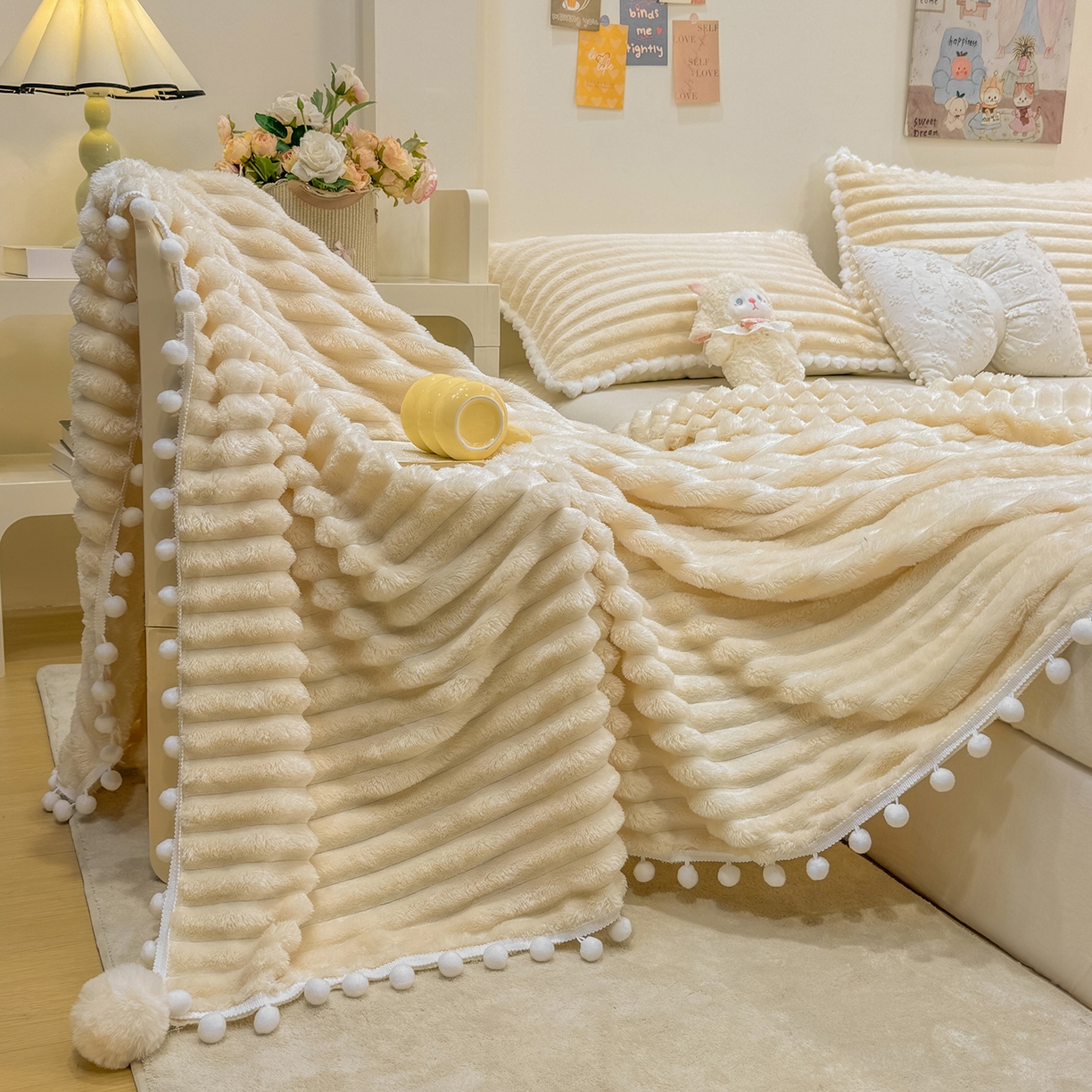 91家纺网 家纺一手货源 找家纺 （总）眠势力 2025新款高克重毛毯抽条兔毛绒毯子多功能小球球加厚雪球盖毯