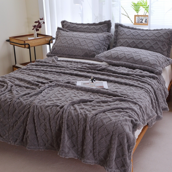 91家纺网 家纺一手货源 找家纺 栩裕纺织 2025新款双面塔芙绒毛毯家用毯子卷边款 塔夫绒-深灰