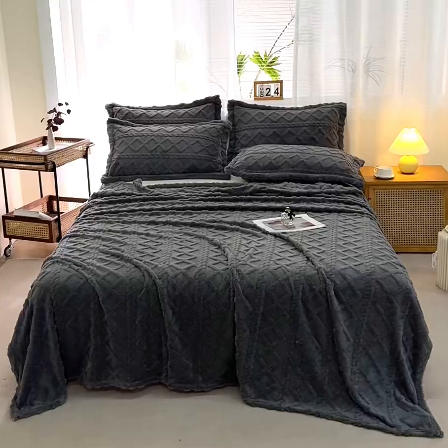 91家纺网 家纺一手货源 找家纺 栩裕纺织 2025新款双面塔芙绒毛毯家用毯子卷边款 塔夫绒-深灰