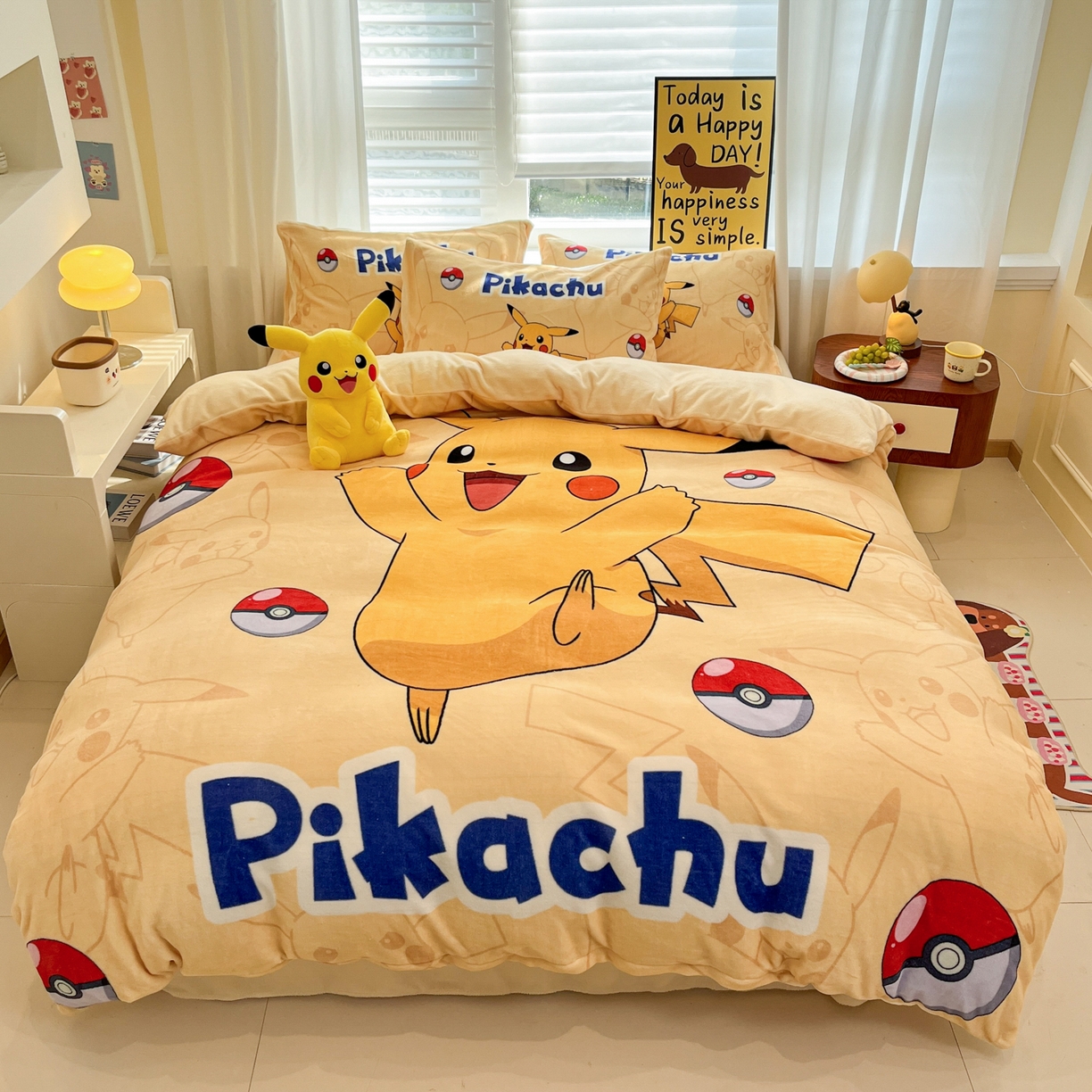 91家纺网 家纺一手货源 找家纺 金爱家 2025新品大版卡通平网数码印花加厚高克重牛奶绒皮卡丘系列四件套 绒大阪套件-可爱皮卡丘