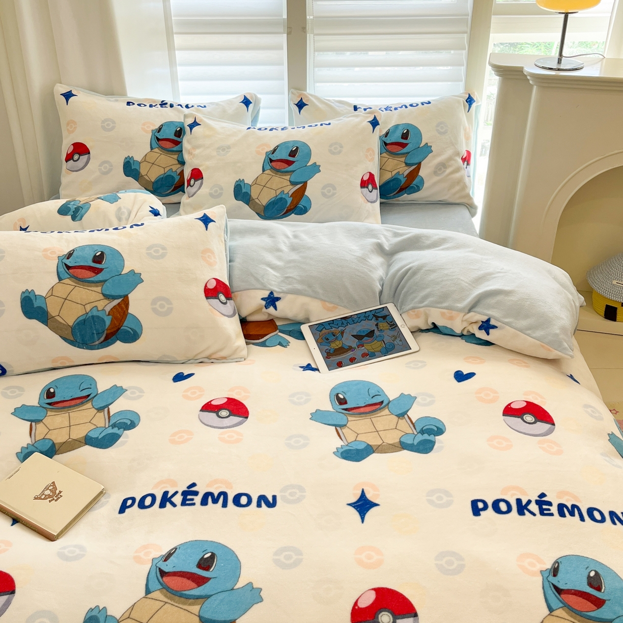 91家纺网 家纺一手货源 找家纺 金爱家 2025新品大版卡通平网数码印花加厚高克重牛奶绒皮卡丘系列四件套 绒小版-欢乐杰尼龟