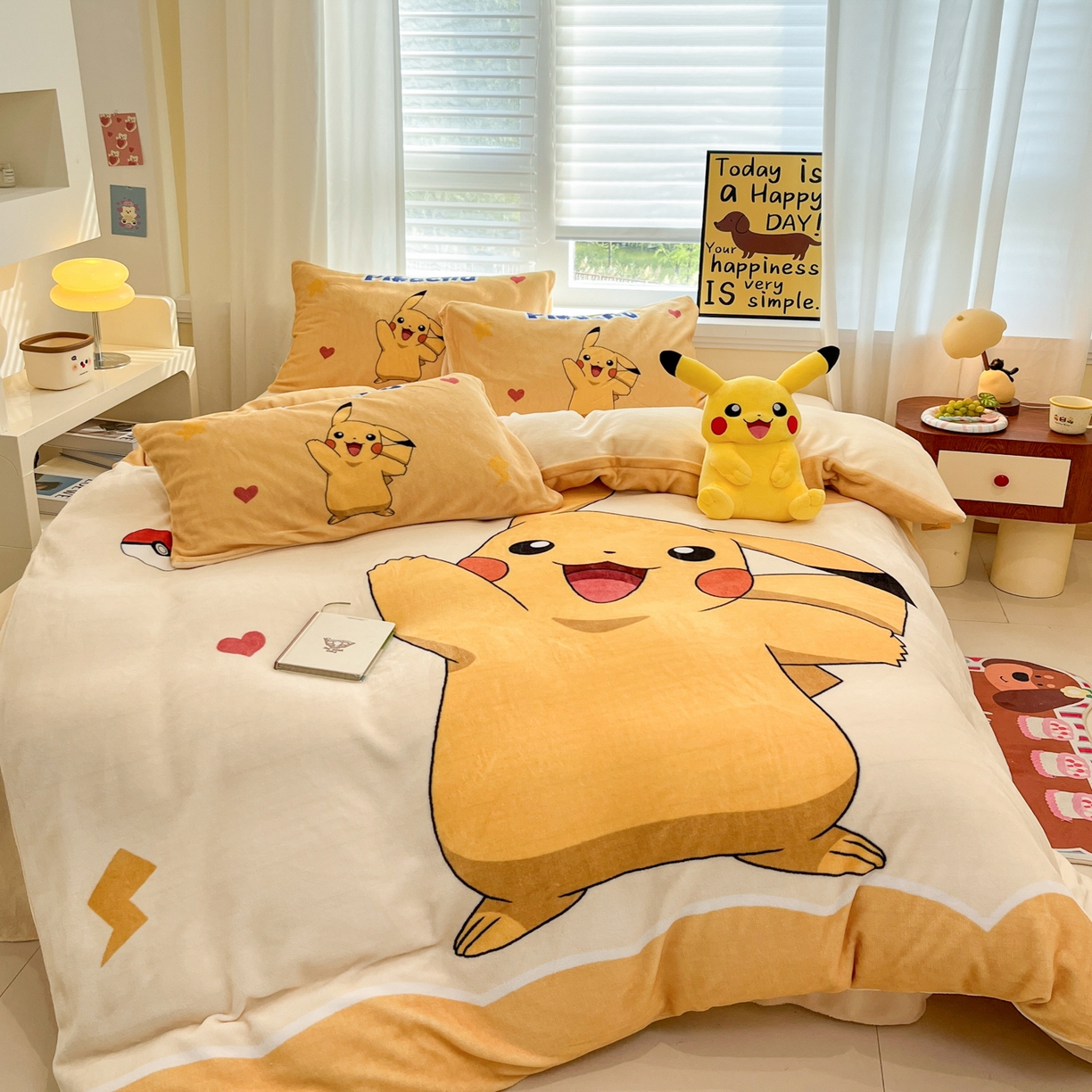 91家纺网 家纺一手货源 找家纺 金爱家 2025新品大版卡通平网数码印花加厚高克重牛奶绒皮卡丘系列四件套 绒大阪套件-爱心皮卡丘