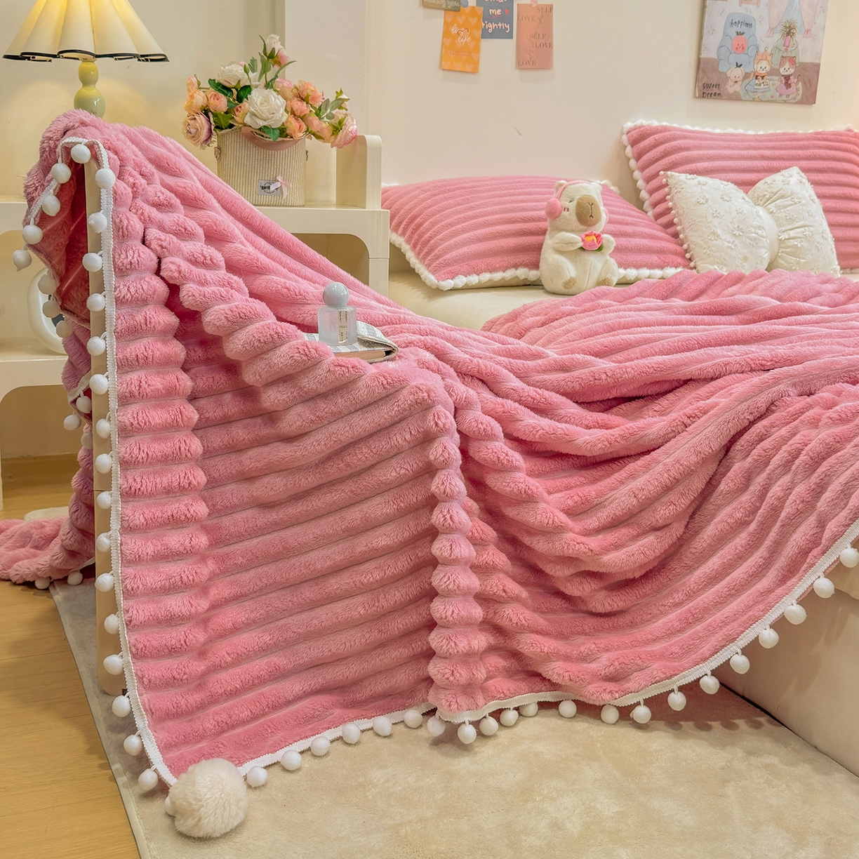 91家纺网 家纺一手货源 找家纺 （总）眠势力 2025新款高克重毛毯抽条兔毛绒毯子多功能小球球加厚雪球盖毯