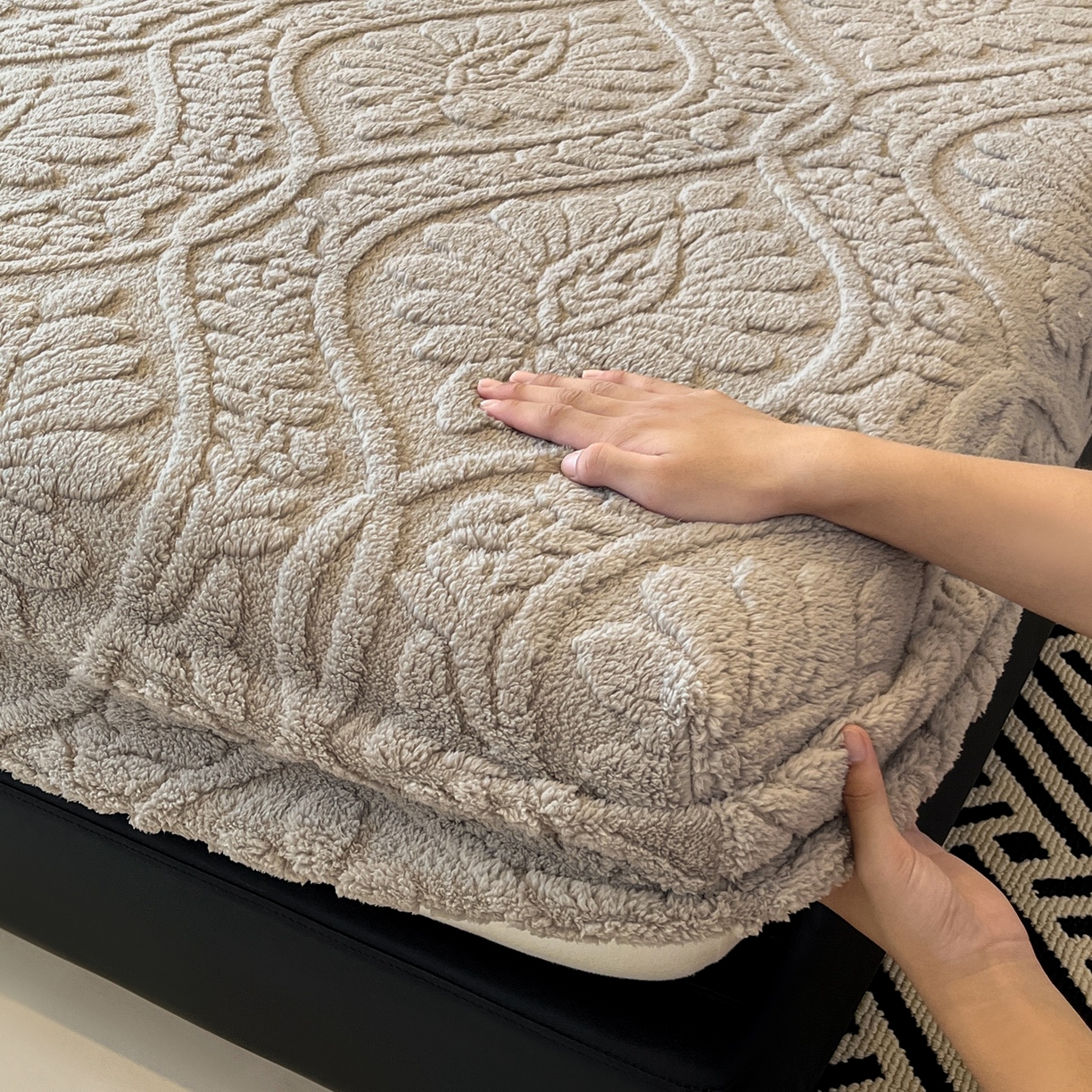 91家纺网 家纺一手货源 找家纺 乐家欣 2025新款提花塔芙绒床笠床笠单件单床笠-繁花系列 繁花-月影灰