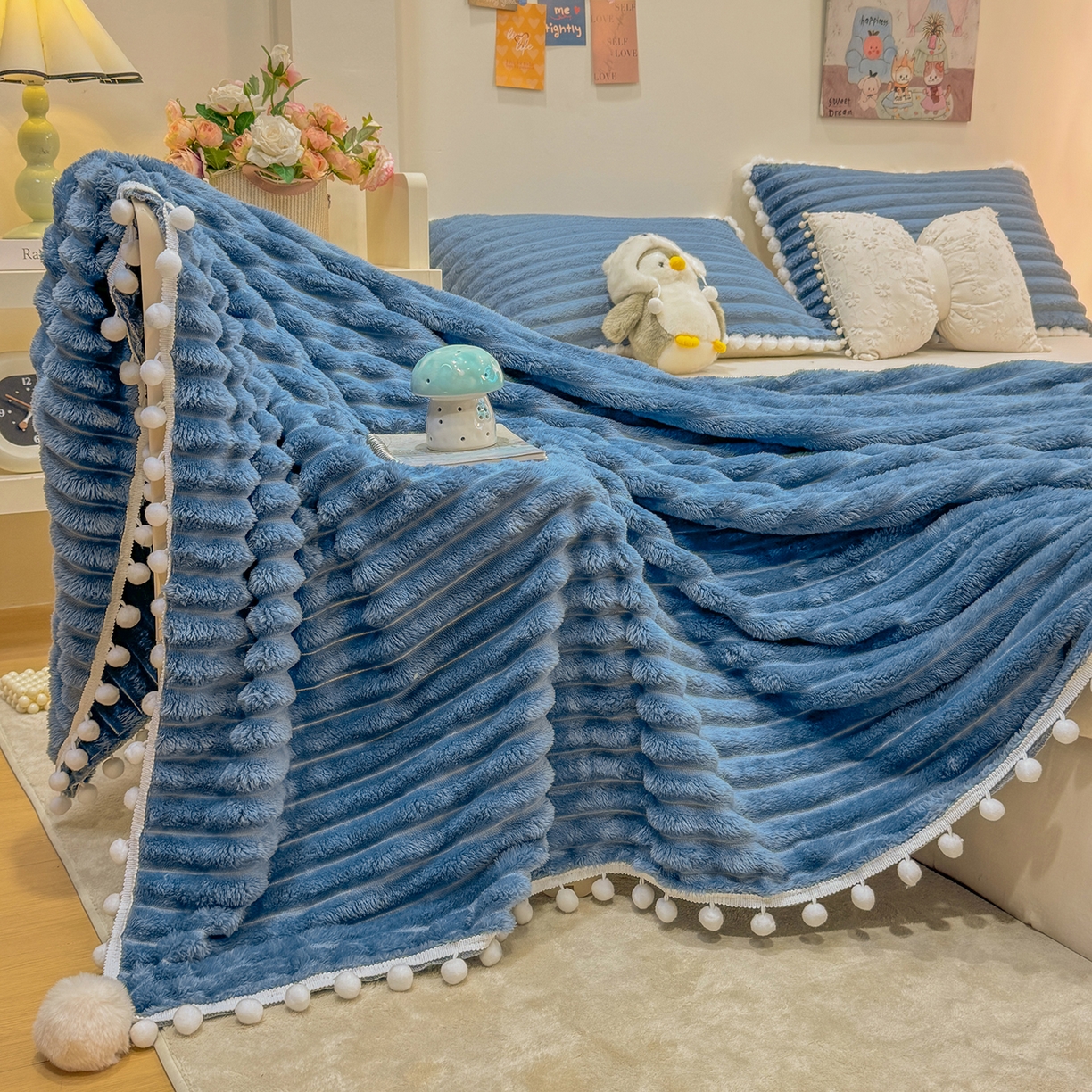 91家纺网 家纺一手货源 找家纺 （总）眠势力 2025新款高克重毛毯抽条兔毛绒毯子多功能小球球加厚雪球盖毯