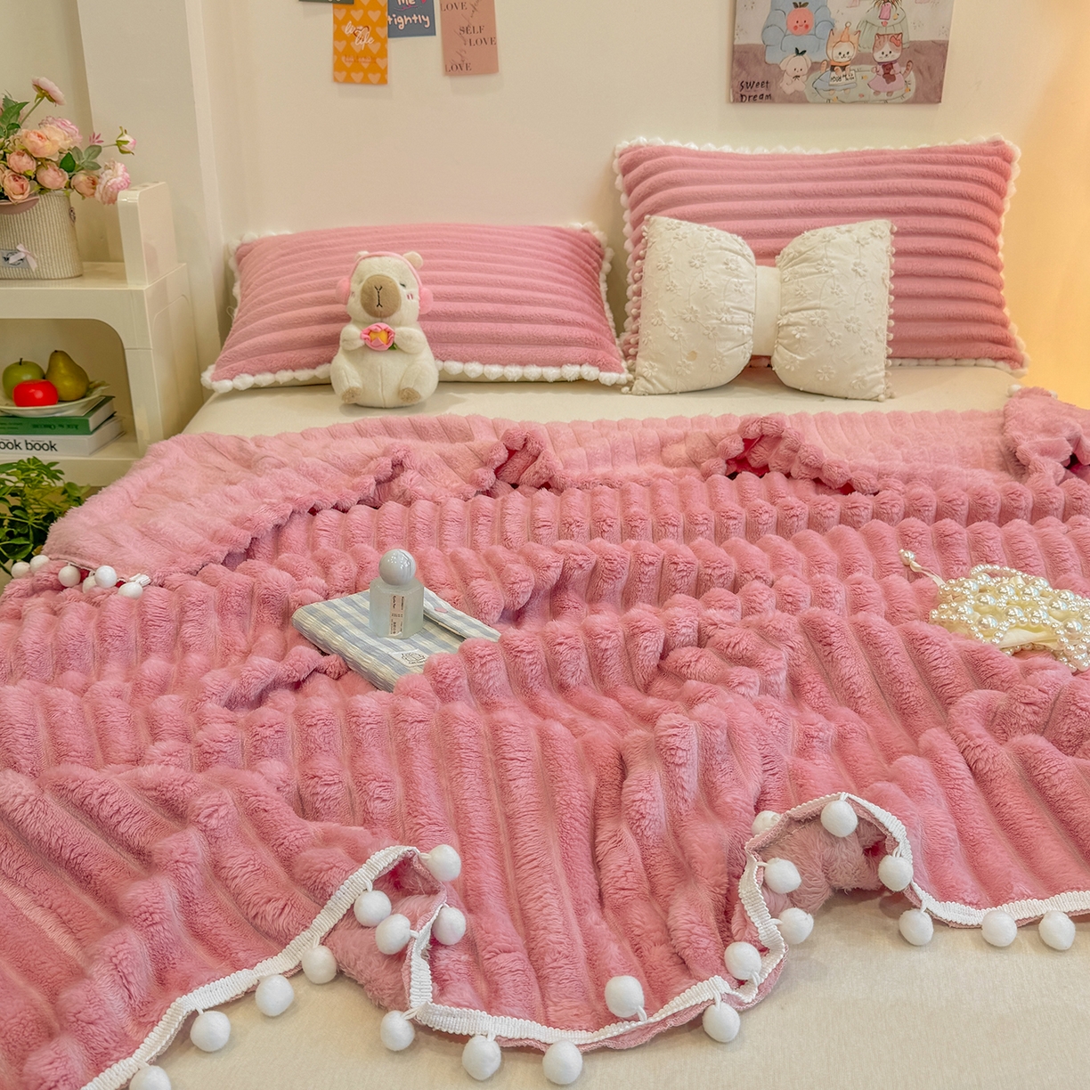 91家纺网 家纺一手货源 找家纺 眠势力 2025新款高克重毛毯抽条兔毛绒毯子多功能小球球加厚雪球盖毯 云朵雪球毯-粉