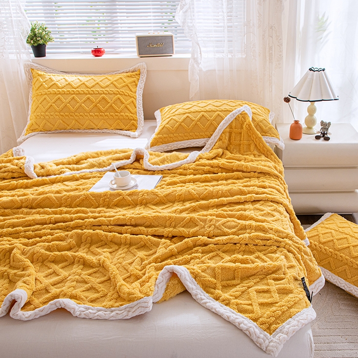 91家纺网 家纺一手货源 找家纺 栩裕纺织 2025新款双面塔芙绒毛毯家用毯子包边款 塔夫绒-姜黄