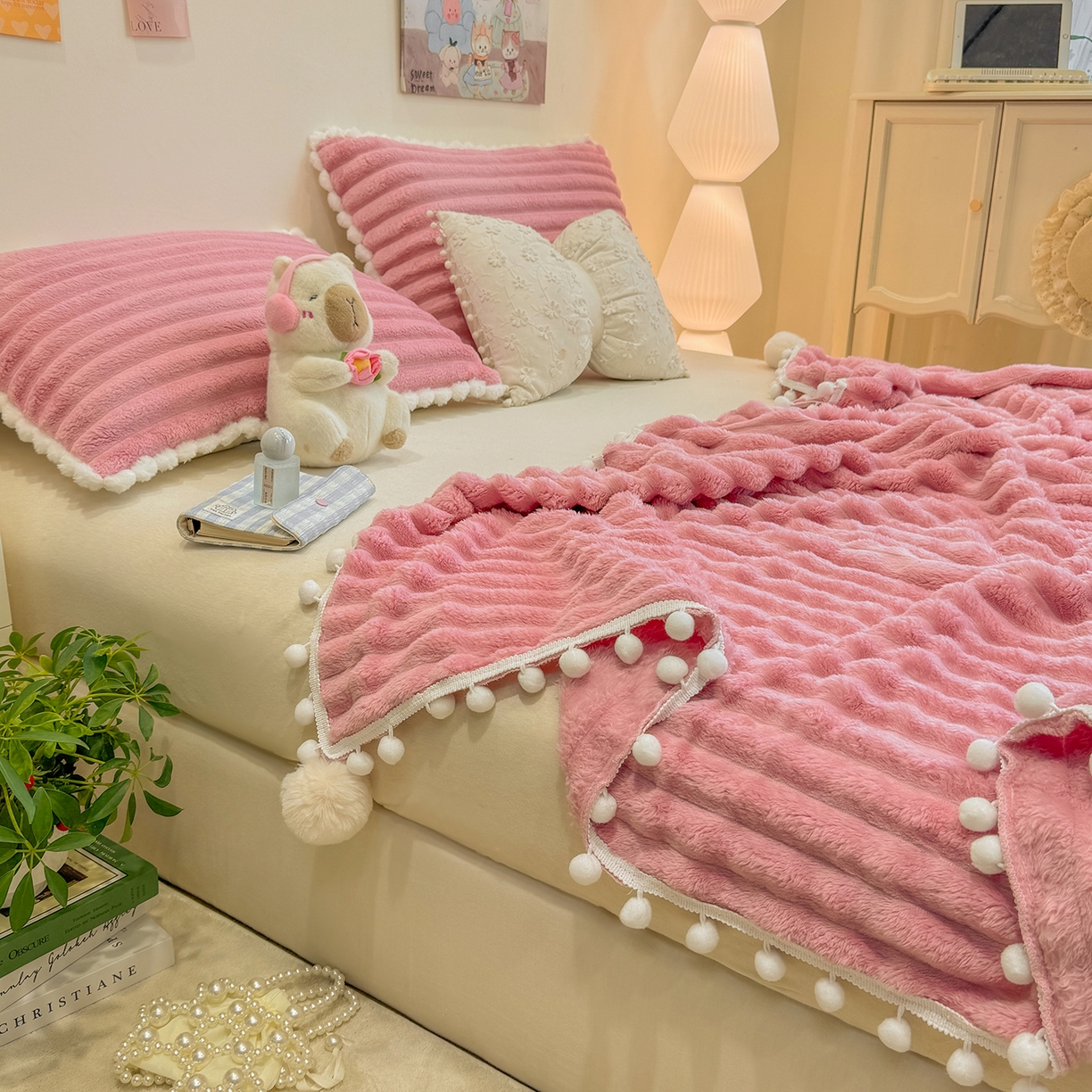 91家纺网 家纺一手货源 找家纺 眠势力 2025新款高克重毛毯抽条兔毛绒毯子多功能小球球加厚雪球盖毯 云朵雪球毯-粉