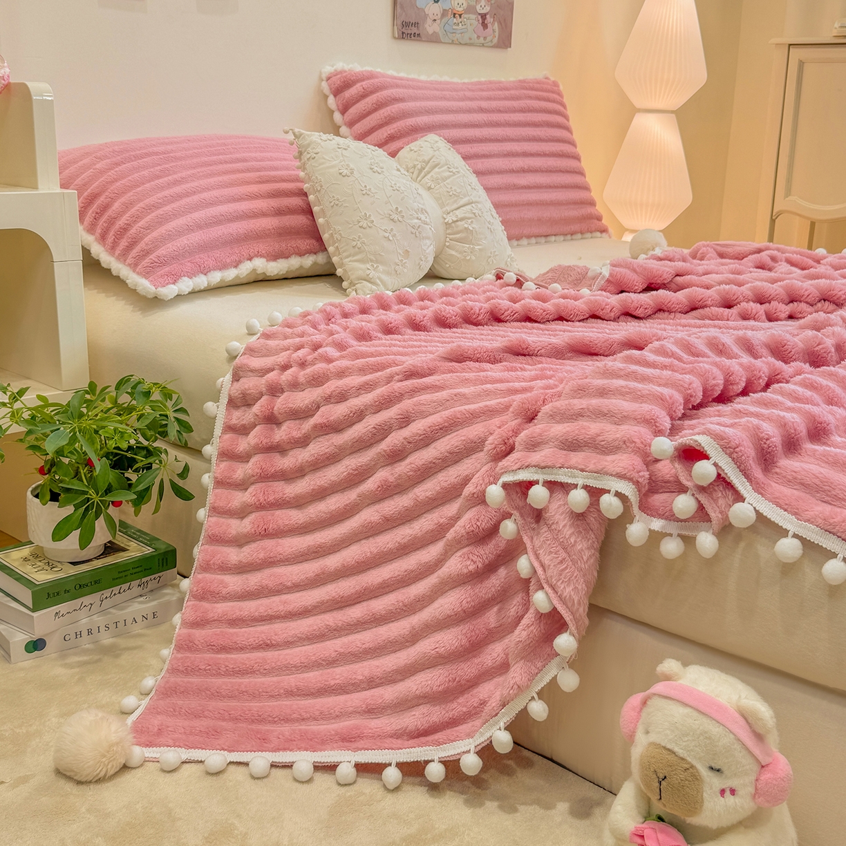 91家纺网 家纺一手货源 找家纺 眠势力 2025新款高克重毛毯抽条兔毛绒毯子多功能小球球加厚雪球盖毯 云朵雪球毯-粉