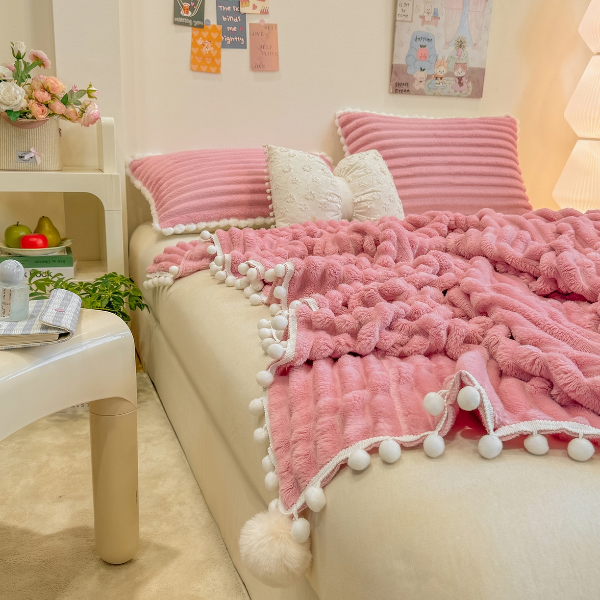 91家纺网 家纺一手货源 找家纺 眠势力 2025新款高克重毛毯抽条兔毛绒毯子多功能小球球加厚雪球盖毯 云朵雪球毯-粉