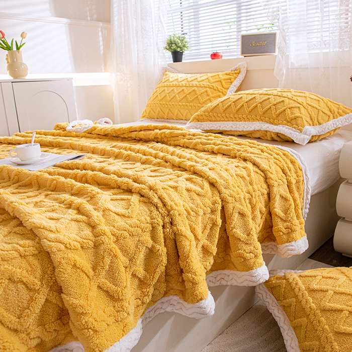 91家纺网 家纺一手货源 找家纺 栩裕纺织 2025新款双面塔芙绒毛毯家用毯子包边款 塔夫绒-姜黄