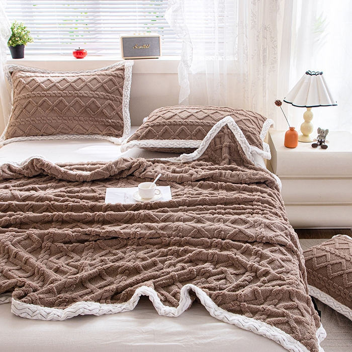 91家纺网 家纺一手货源 找家纺 栩裕纺织 2025新款双面塔芙绒毛毯家用毯子包边款 塔夫绒-咖色