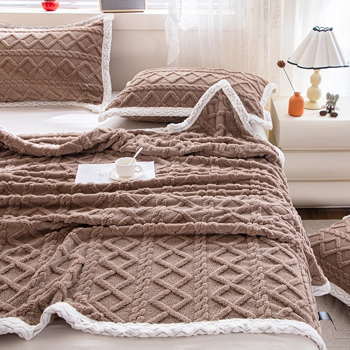 91家纺网 家纺一手货源 找家纺 栩裕纺织 2025新款双面塔芙绒毛毯家用毯子包边款 塔夫绒-咖色