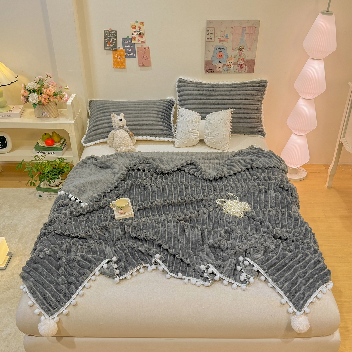 91家纺网 家纺一手货源 找家纺 眠势力 2025新款高克重毛毯抽条兔毛绒毯子多功能小球球加厚雪球盖毯 云朵雪球毯-灰