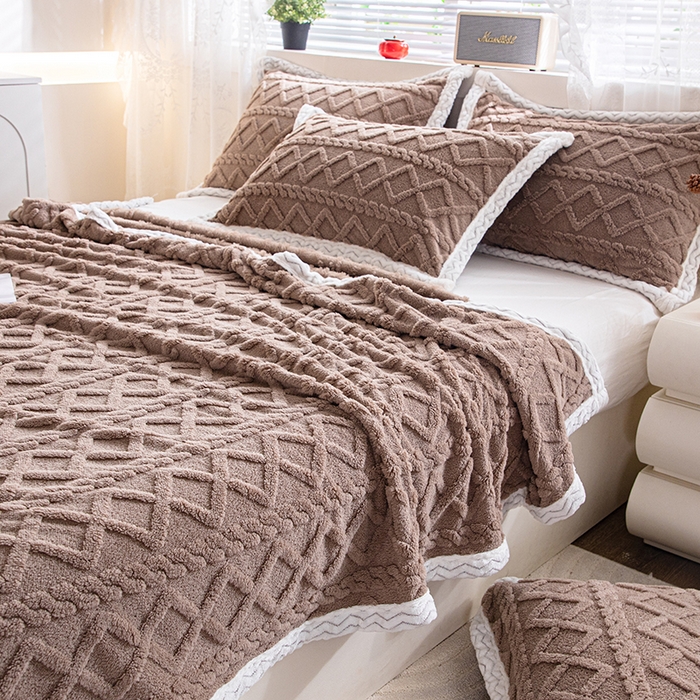 91家纺网 家纺一手货源 找家纺 栩裕纺织 2025新款双面塔芙绒毛毯家用毯子包边款 塔夫绒-咖色