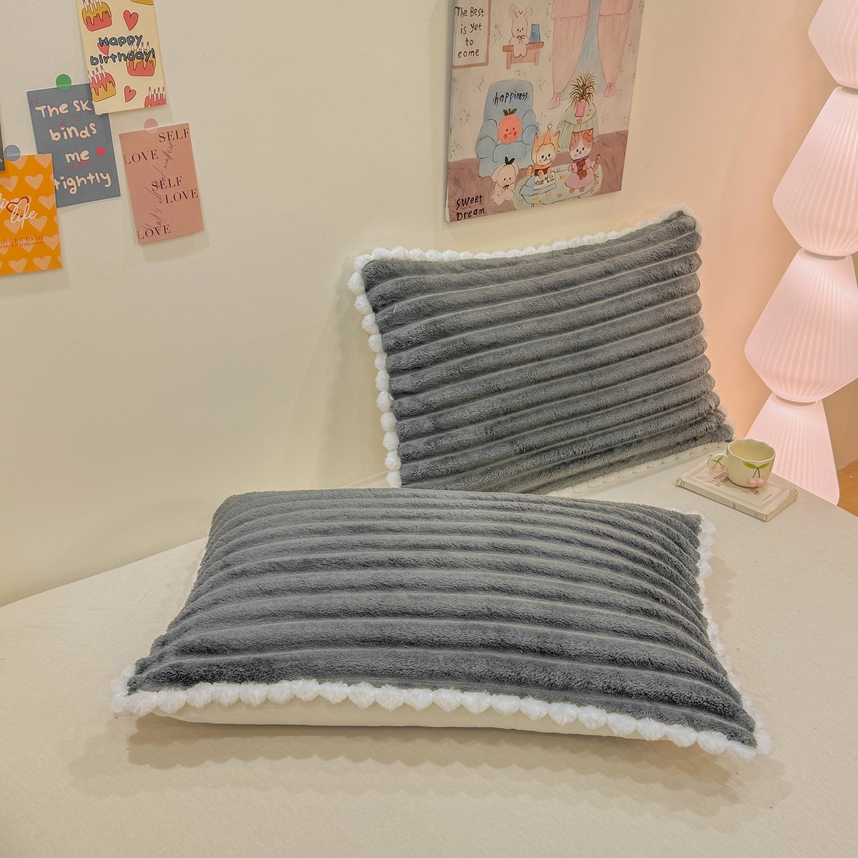 91家纺网 家纺一手货源 找家纺 眠势力 2025新款高克重毛毯抽条兔毛绒毯子多功能小球球加厚雪球盖毯 云朵雪球毯-灰