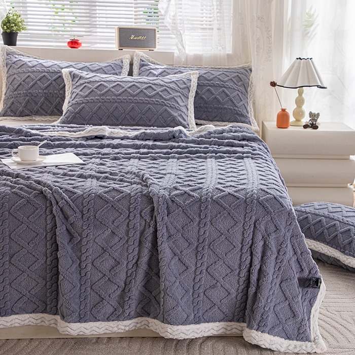 91家纺网 家纺一手货源 找家纺 栩裕纺织 2025新款双面塔芙绒毛毯家用毯子包边款 塔夫绒-蓝灰