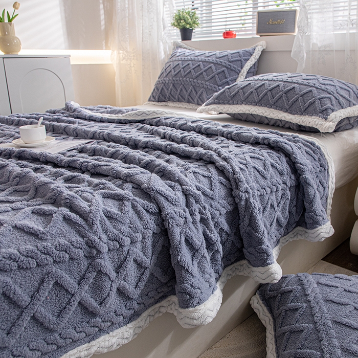 91家纺网 家纺一手货源 找家纺 栩裕纺织 2025新款双面塔芙绒毛毯家用毯子包边款 塔夫绒-蓝灰