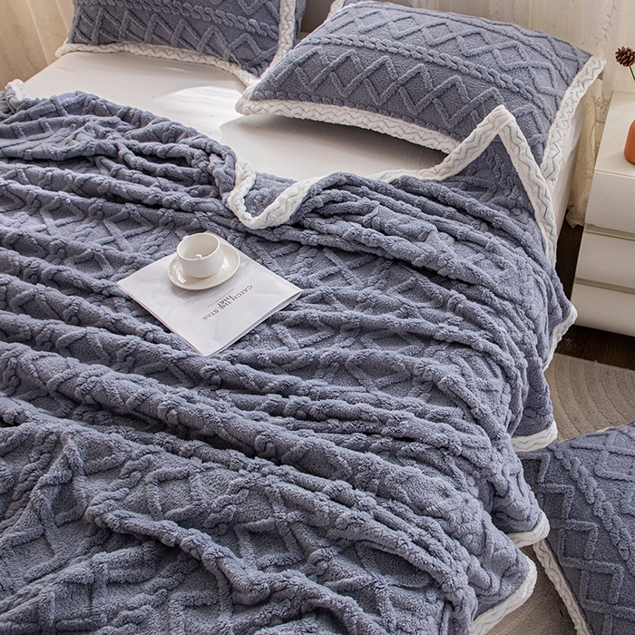 91家纺网 家纺一手货源 找家纺 栩裕纺织 2025新款双面塔芙绒毛毯家用毯子包边款 塔夫绒-蓝灰