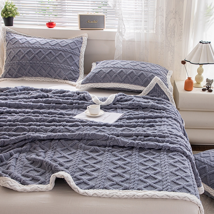 91家纺网 家纺一手货源 找家纺 栩裕纺织 2025新款双面塔芙绒毛毯家用毯子包边款 塔夫绒-蓝灰