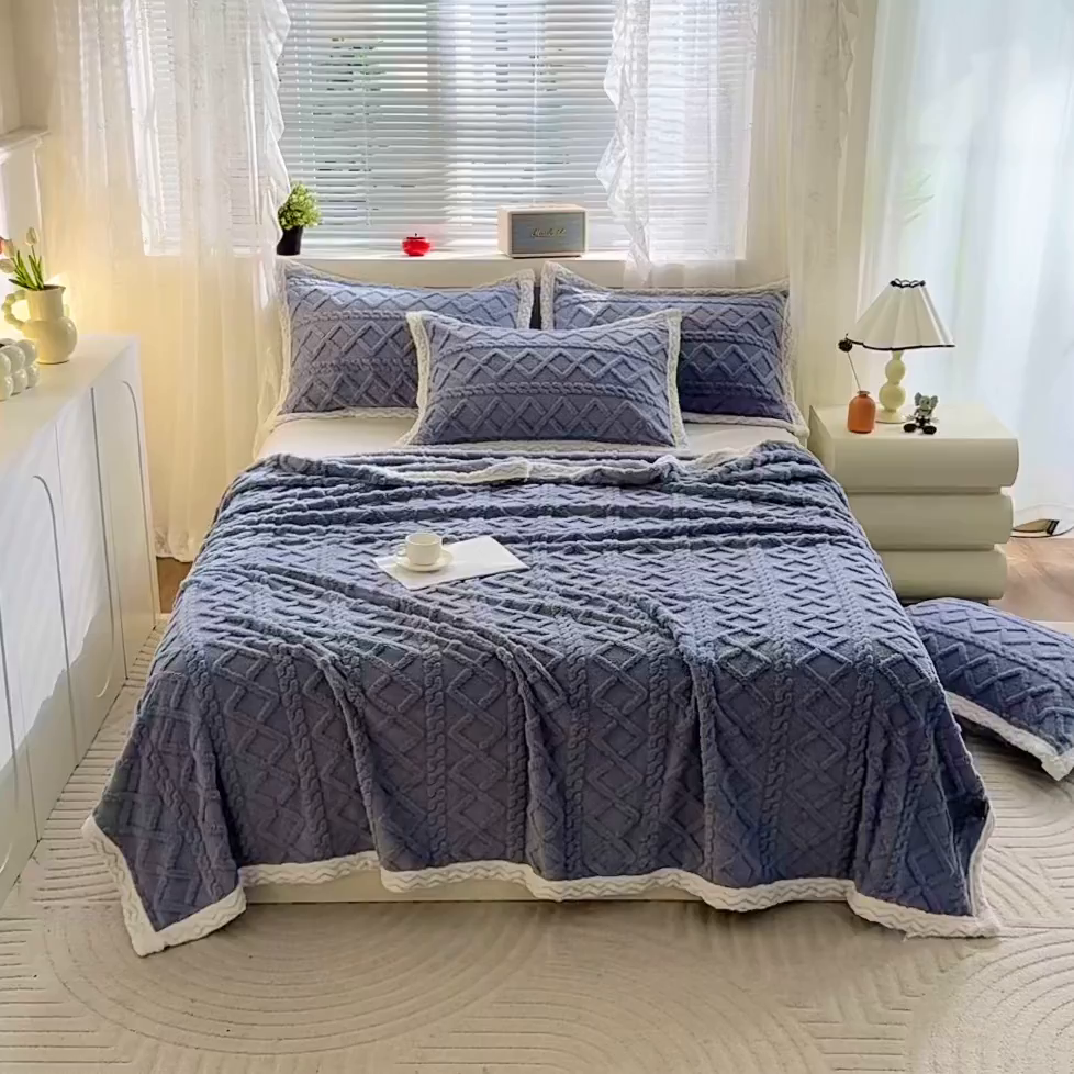 91家纺网 家纺一手货源 找家纺 栩裕纺织 2025新款双面塔芙绒毛毯家用毯子包边款 塔夫绒-蓝灰