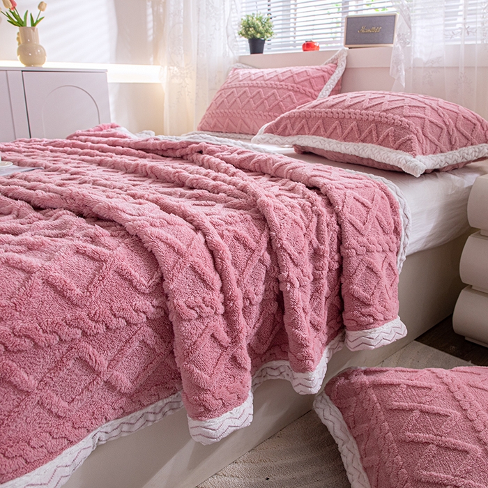 91家纺网 家纺一手货源 找家纺 栩裕纺织 2025新款双面塔芙绒毛毯家用毯子包边款 塔夫绒-玫瑰粉