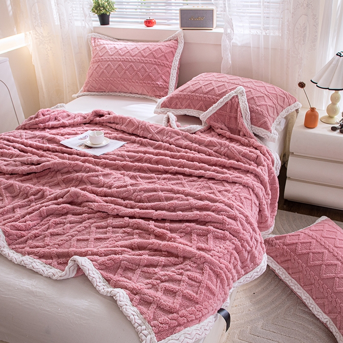 91家纺网 家纺一手货源 找家纺 栩裕纺织 2025新款双面塔芙绒毛毯家用毯子包边款 塔夫绒-玫瑰粉