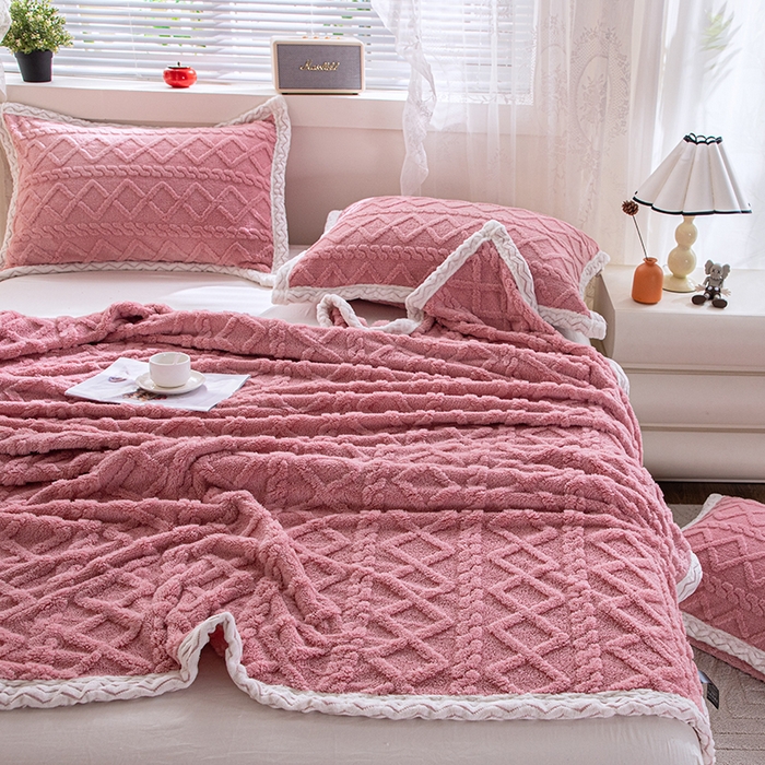 91家纺网 家纺一手货源 找家纺 栩裕纺织 2025新款双面塔芙绒毛毯家用毯子包边款 塔夫绒-玫瑰粉