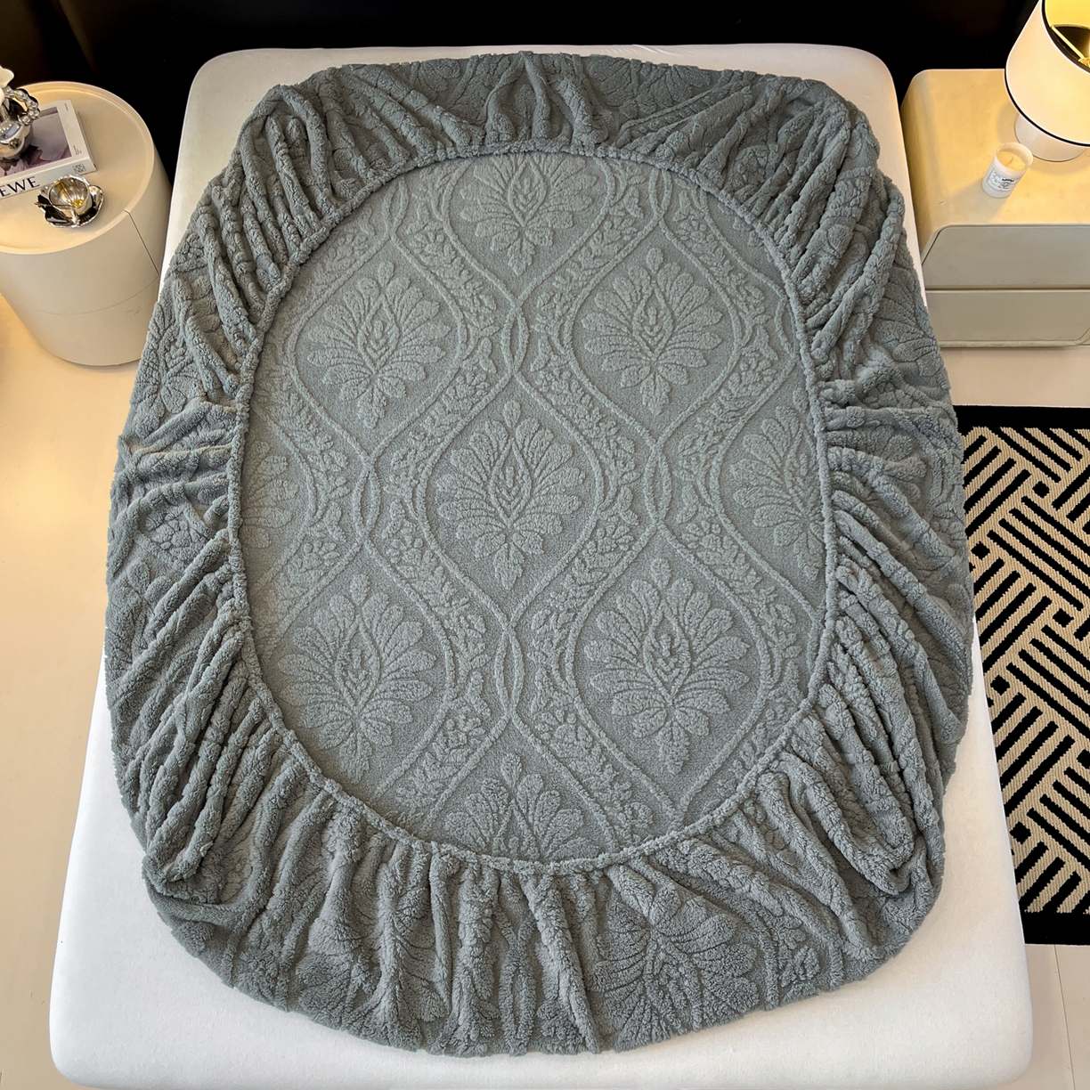 91家纺网 家纺一手货源 找家纺 乐家欣 2025新款提花塔芙绒床笠床笠单件单床笠-繁花系列 繁花-深灰