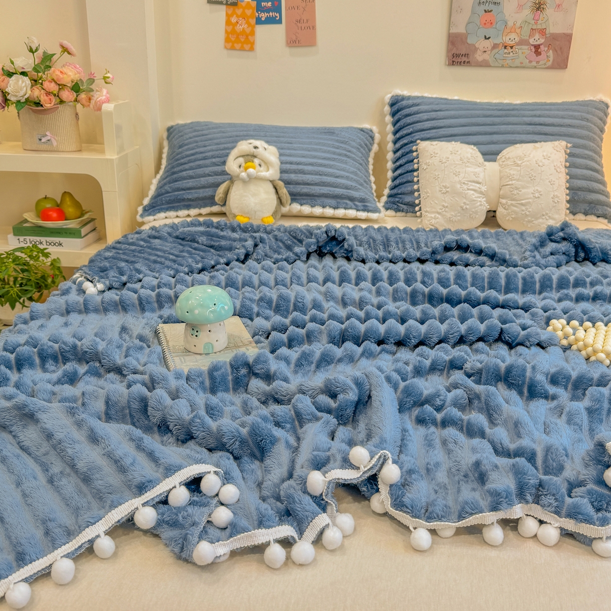 91家纺网 家纺一手货源 找家纺 眠势力 2025新款高克重毛毯抽条兔毛绒毯子多功能小球球加厚雪球盖毯 云朵雪球毯-蓝