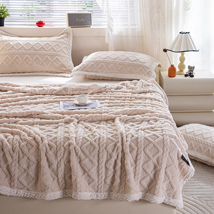 91家纺网 家纺一手货源 找家纺 栩裕纺织 2025新款双面塔芙绒毛毯家用毯子包边款 塔夫绒-米杏色