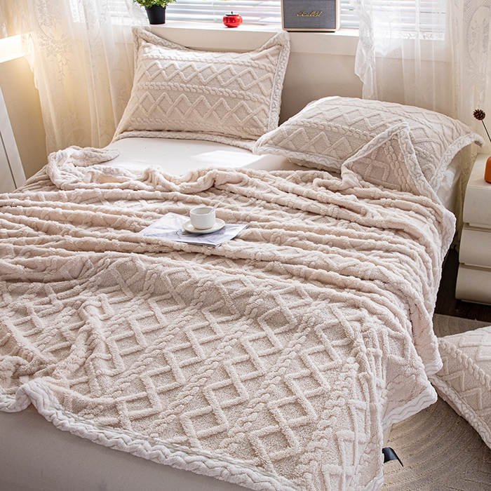 91家纺网 家纺一手货源 找家纺 栩裕纺织 2025新款双面塔芙绒毛毯家用毯子包边款 塔夫绒-米杏色