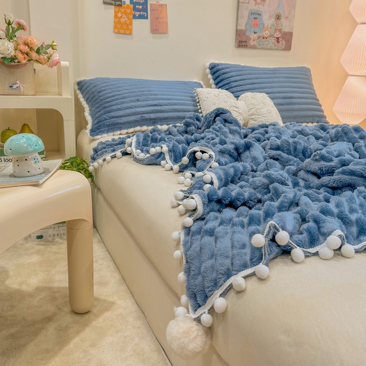 91家纺网 家纺一手货源 找家纺 眠势力 2025新款高克重毛毯抽条兔毛绒毯子多功能小球球加厚雪球盖毯 云朵雪球毯-蓝