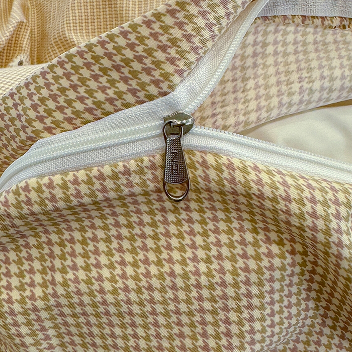 91家纺网 家纺一手货源 找家纺 竹合家纺 2025新款爆款韩国小布袋古法水洗云感四件套背带熊