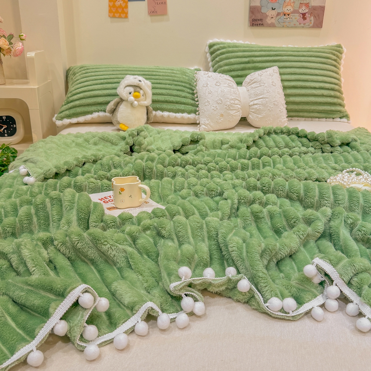 91家纺网 家纺一手货源 找家纺 眠势力 2025新款高克重毛毯抽条兔毛绒毯子多功能小球球加厚雪球盖毯 云朵雪球毯-绿