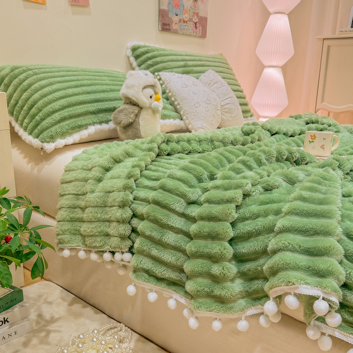 91家纺网 家纺一手货源 找家纺 眠势力 2025新款高克重毛毯抽条兔毛绒毯子多功能小球球加厚雪球盖毯 云朵雪球毯-绿