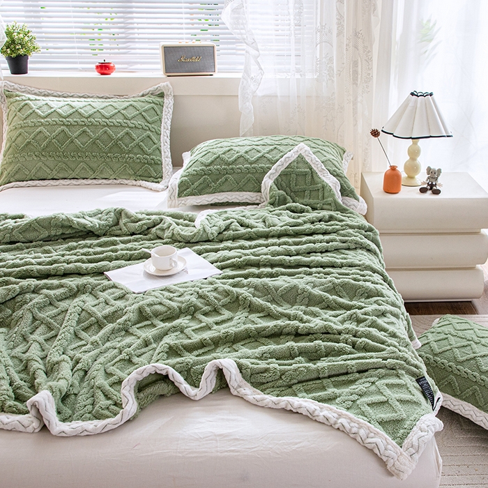 91家纺网 家纺一手货源 找家纺 栩裕纺织 2025新款双面塔芙绒毛毯家用毯子包边款 塔夫绒-抹茶绿