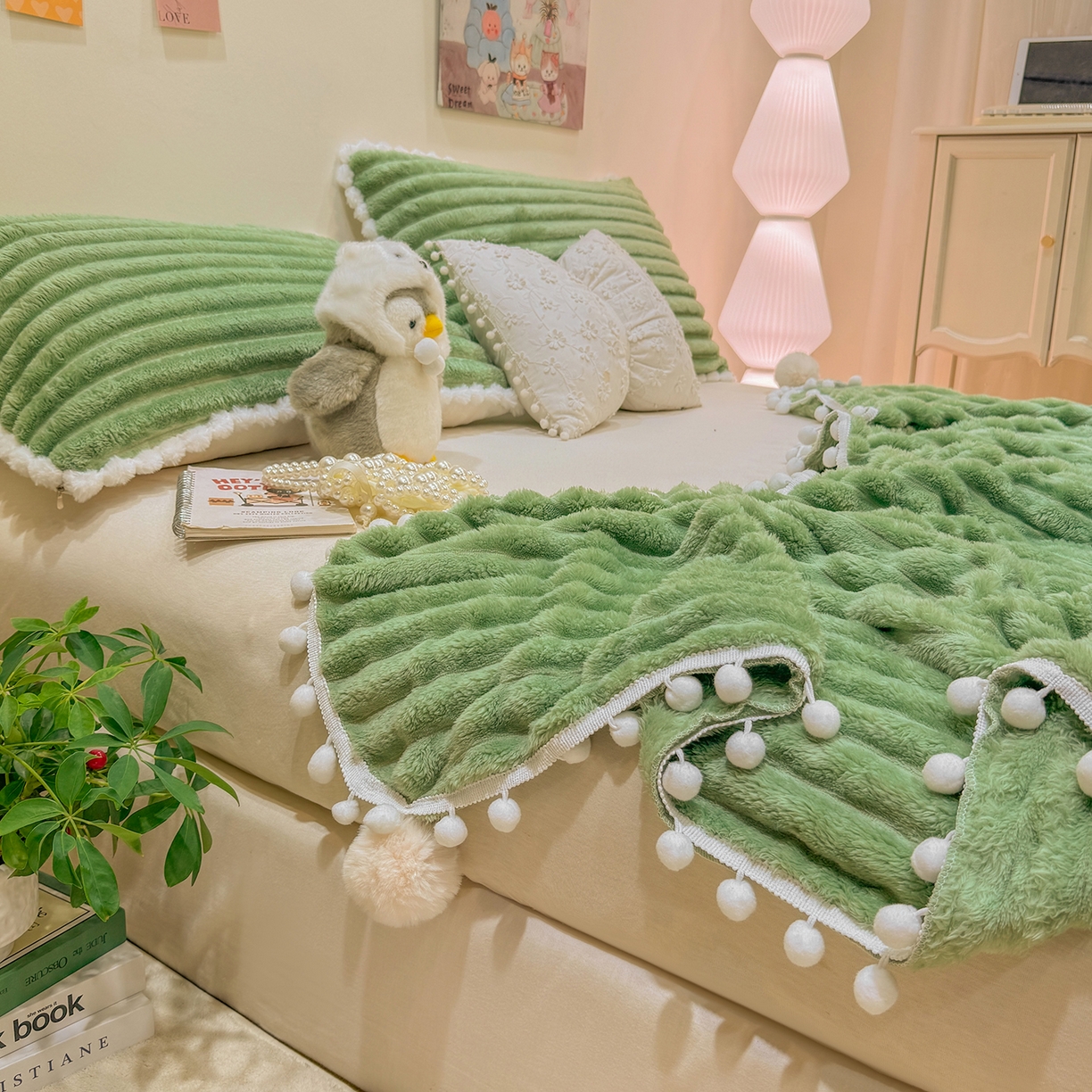 91家纺网 家纺一手货源 找家纺 眠势力 2025新款高克重毛毯抽条兔毛绒毯子多功能小球球加厚雪球盖毯 云朵雪球毯-绿
