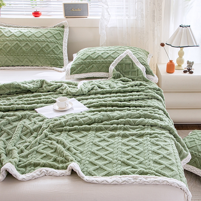 91家纺网 家纺一手货源 找家纺 栩裕纺织 2025新款双面塔芙绒毛毯家用毯子包边款 塔夫绒-抹茶绿