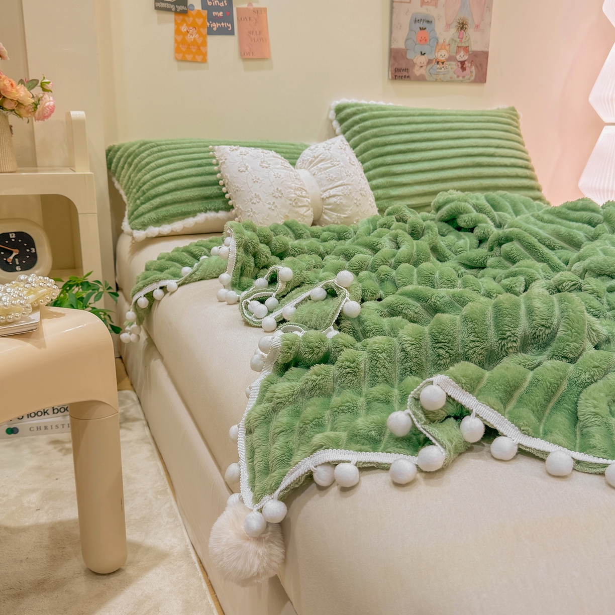 91家纺网 家纺一手货源 找家纺 眠势力 2025新款高克重毛毯抽条兔毛绒毯子多功能小球球加厚雪球盖毯 云朵雪球毯-绿