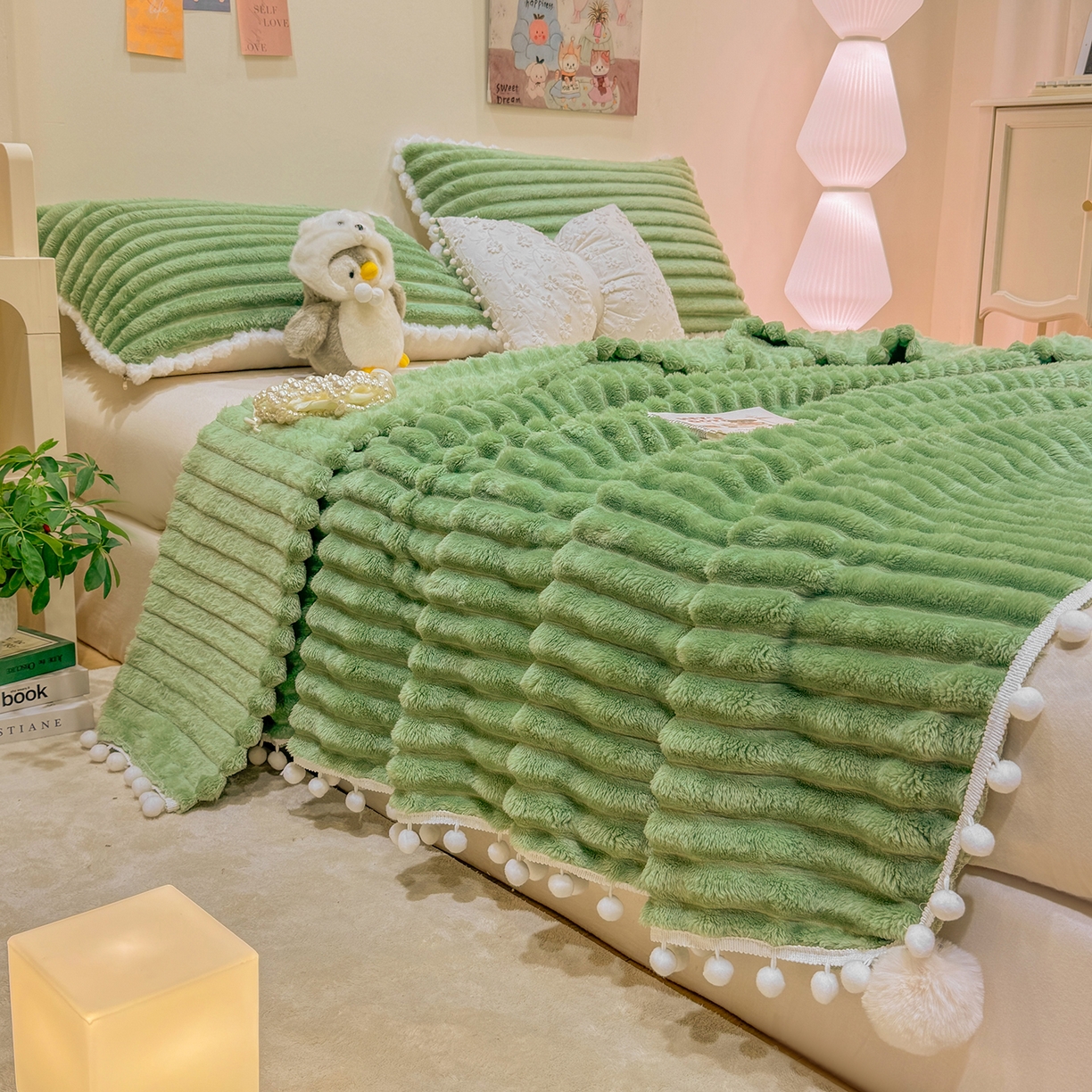 91家纺网 家纺一手货源 找家纺 眠势力 2025新款高克重毛毯抽条兔毛绒毯子多功能小球球加厚雪球盖毯 云朵雪球毯-绿