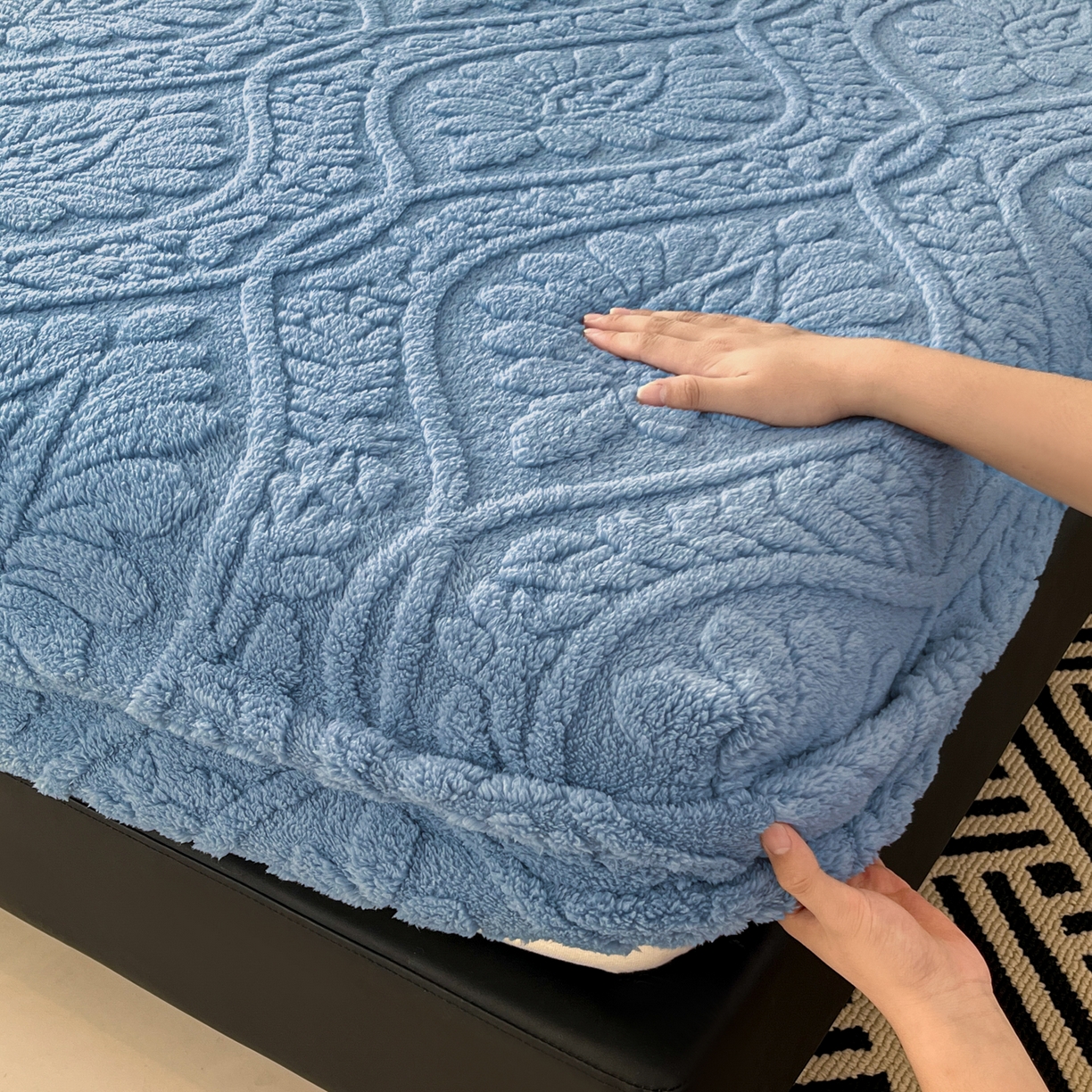 91家纺网 家纺一手货源 找家纺 乐家欣 2025新款提花塔芙绒床笠床笠单件单床笠-繁花系列 繁花-午夜蓝