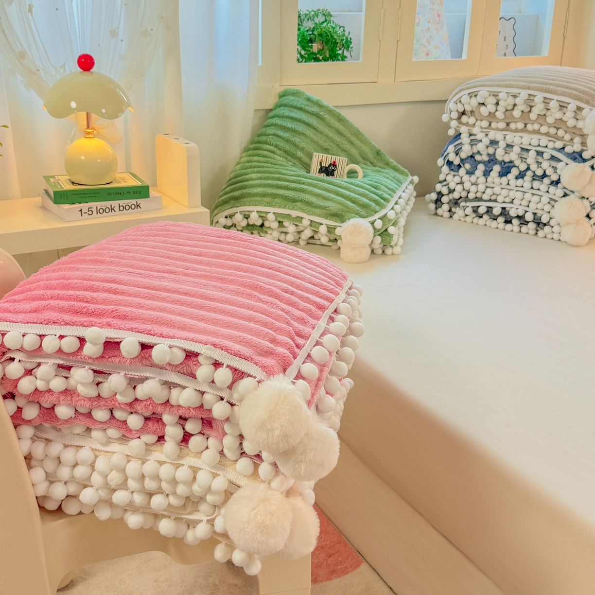 91家纺网 家纺一手货源 找家纺 眠势力 2025新款高克重毛毯抽条兔毛绒毯子多功能小球球加厚雪球盖毯 组合